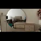 تسريحه للبيع والمرايه تنور من ورا