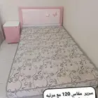 سرير مع مرتبه ودرج. وعربه اطفال