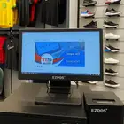 كاشير محلات الملابس الرياضيه