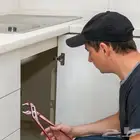 سباك ابحر الشمالية ولدينا محا سباكه و كهرباء و مواد بناء
