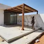 مظلات الخيزران والأخشاب