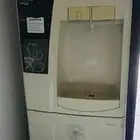 سرير أطفال خشبي نظيف لم يستخدم