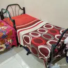 ثلاثة سراير حديد فك وتركيب نظيفة للتواصل