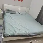 سرير مع المرتبة