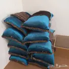 طاول مع مخاد
