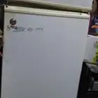 ثلاجه كبيره وصغيره ما فيهم اي خرب ويبردن بقوه