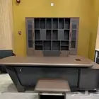 أثاث مكتبي حديث وكراسي وطاولة اجتماع متوفرة بأسعارجمله