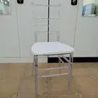 كراسي الكريلك الشفاف