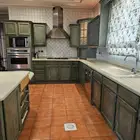 مطبخ خشب جوز أمريكي صلب من أوكرافت مستخدم قيمته جديد 120 ألف