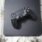 بلاستيشن 4 وان تيرا 1 مع اليد وشاحن الأصلي والاسلاك