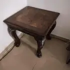 طاولة مربعة كلاسيكية