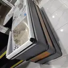 يوجد لدينا كاونترات وكراسي