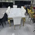 طاولات طعام ب أشكال مختلفه