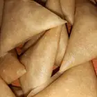 سمبوسة مفرزنه ب الخضار او الجبن الابيض او الاصفر