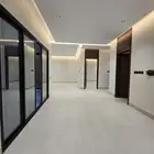 للبيع أدوار ارضيه 6غرف VIP غرب الخميس بحي حسام من 570 ألف