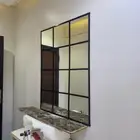 مرايا مع خطوط اسود