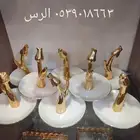 صحون وسيارة وساعة محفظة وطاولات وكاسات مجوهرات كرسي اط