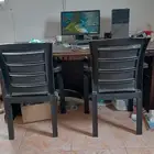 مكتب بالكمبيوتر مع الكراسي للبيع