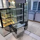 ثلاجة حلويات مكشوفة