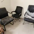 أدوات مكتبيه متكونه من مكاتب وكراسي ودولاب