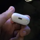 للبيع سماعات ايربودز اصليه مع كرتونها وسلك الشاحن
