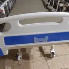 سرير طبي نظيف جدا مع المرتبه 1000