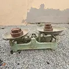 ميزان قديم تراثي على السوم