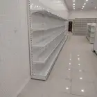 رفوف سوبر ماركة ومكتبة وصيدلية