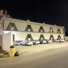 للايجار شقه بلاط في محلية من غرفه وصاله بجانب كلية البنات
