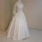 فستان زفاف ابيض