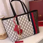 شنط درجه أولى جميع الماركات بأسعار مناسبه للدوامات وللجامعه