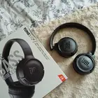 سماعات jbl جديدة جد ا مع كامل ملحقاتها