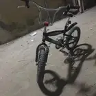 سيكل كوبرا اسود شبه الجديد بس فيه شي الفرامل الي علا ايمين