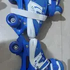 حذاء عجلات ازرق