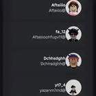 حسابين روبلوكس مشحونه فيها و رخيصه جدا بي 150ريال بس