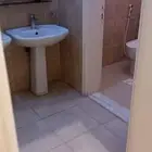 شقه غرفتين وصاله وحمامين ومطبخ سنوي ح الواحه التحليه