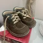 حذاء جلدي شب جديد مقاس 20