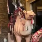 مجسمات جمل عدد 2 وخيل عدد 1 جميلة ودله عملاقة وكبيرة وفخمة