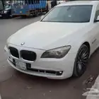 BMW السياره على الشرط ماشيه 200 وشويه