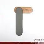 علاقة ملابس مع مراية