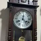 ساعة جدارية انتيك من الخشب ( فرنسية عام 1960 تقريبا )