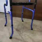 مشاية و مساعدة نهوض لكبار السن