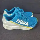 جزمة رياضية من شركة HOKA