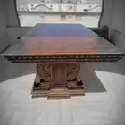 طاولة طعام عائلية
