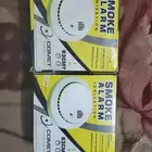 يوجد 2 إنذار حريق يصلح في المطبخ إذا صار حريق يطلع صوت