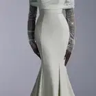 فستان لبسته ساعتين ابي فيه 100 ريال