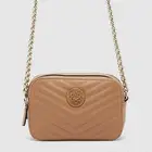 شنطة من براند GUESS لون بيج مستعملة