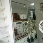 دولاب ايكيا بابين سحاب زجاج فخم شبه جديد ارفوف وعلاقي
