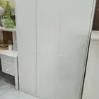 دولاب ثلاثه باب ايكيا فخم ونظيف جدن