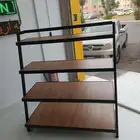 استاند أرفف مائل. استاند مثلث معا رف